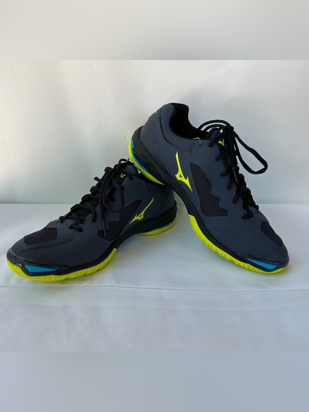 Mizuno Wave Phantom 2 Indoor Volleyball / Handball Court Shoes Size 9 New W/Box